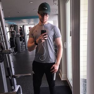 Meet your Posher, Ethan